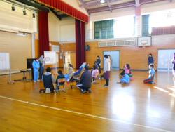 小学部の踊っている様子
