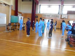 中学部のあいさつの様子