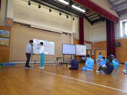 中学部の予定の確認の様子