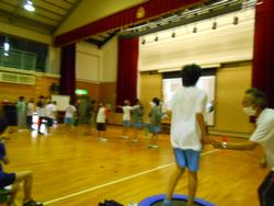 踊る様子
