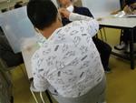 色別に糸を分ける