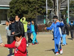 校舎外へ2
