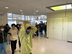 校舎外へ