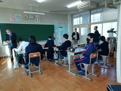 プリントが配られる