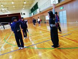 リズム縄跳びをする