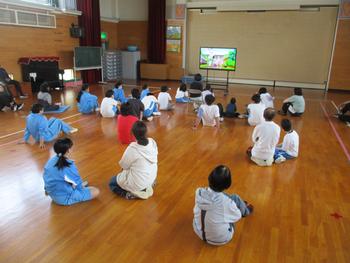 中学部ビデオ鑑賞