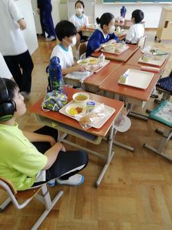 給食