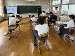 2年生2校時社会の様子(1)